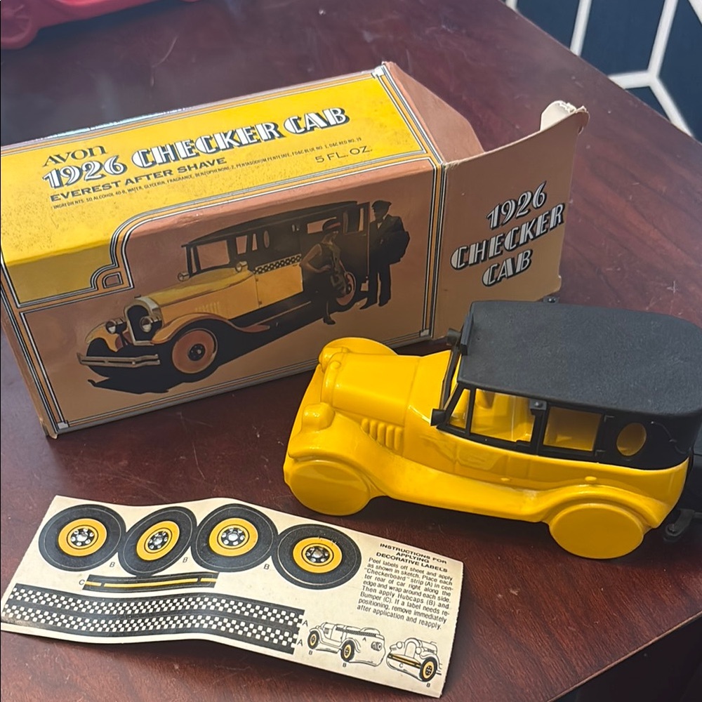 Vintage Avon 1926 Checker Cab bottle- Yellow and Black